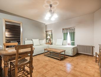 Family apartment (2 adults + 1 child)