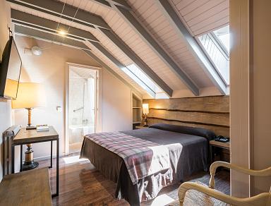 SMALL ATTIC DOUBLE ROOM