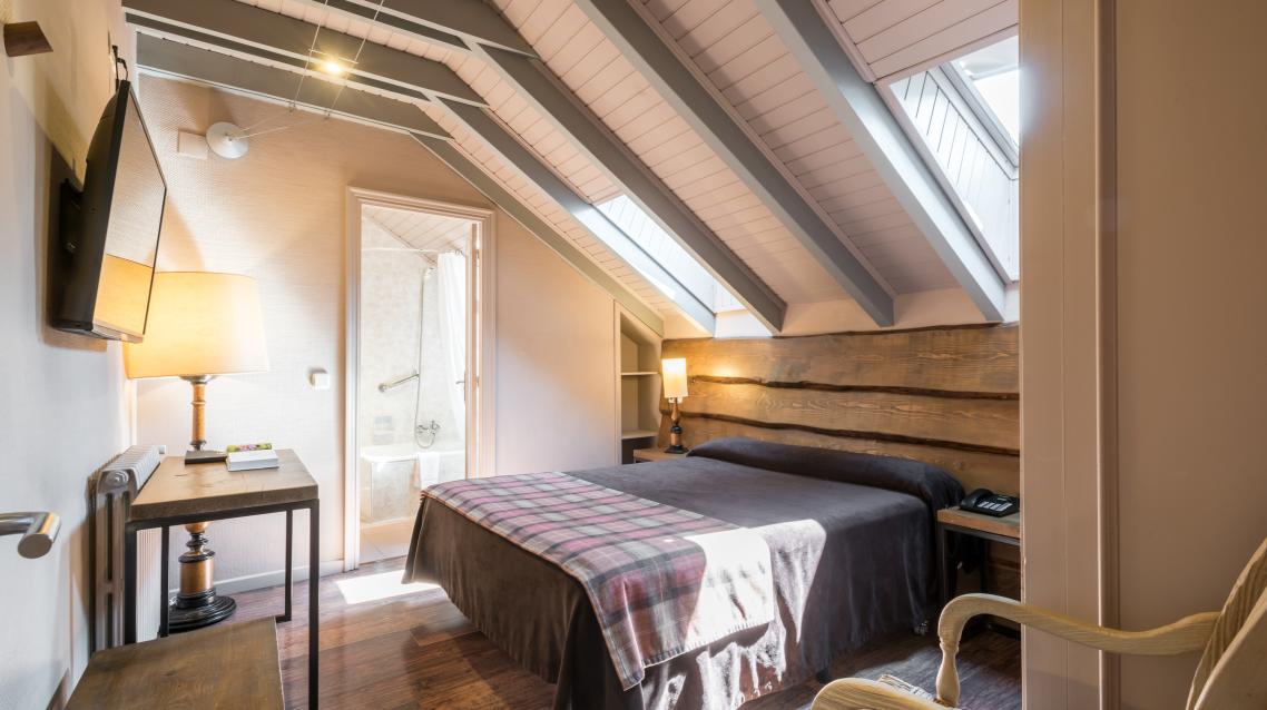 SMALL ATTIC DOUBLE ROOM