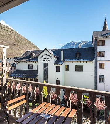 HABITACIÓN DOBLE CON TERRAZA Y VISTAS AL RÍO