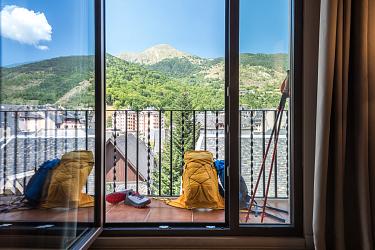 DOUBLE ROOM WITH BALCONY