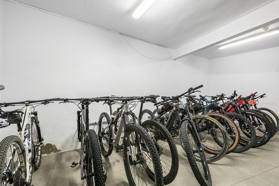 Bicycle storage - Riu Nere Mountain Hotel & Apartments