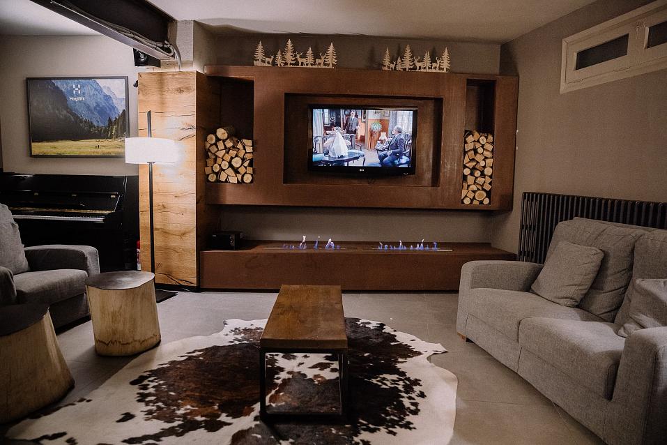 Curated visual reference: Picture Idea: Lobby Piano Area Riu Nere Mountain Hotel Apartments